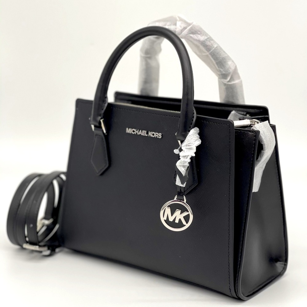 Michael Kors Hope Medium Messenger Black L…